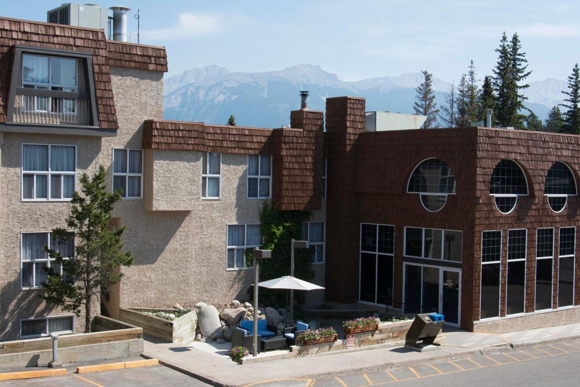 Tonquin Inn Jasper Bagian luar foto