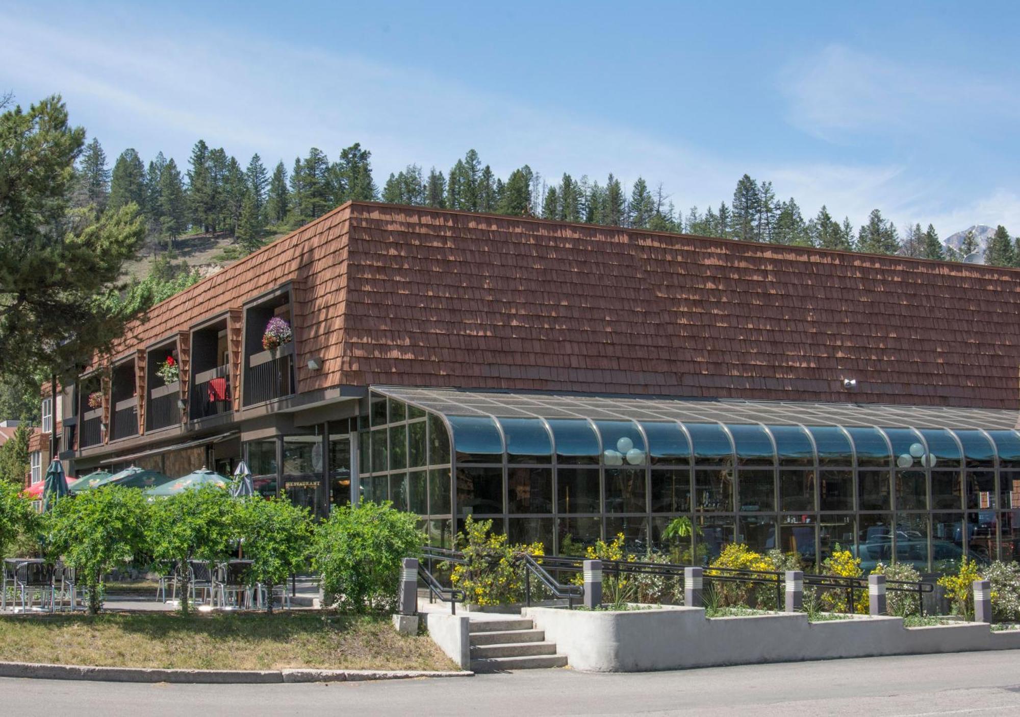 Tonquin Inn Jasper Bagian luar foto